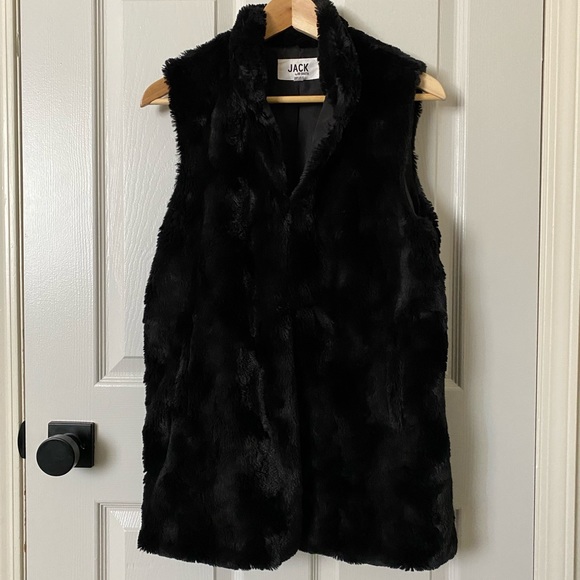 BLACK FAUX FUR VEST - Picture 1 of 6